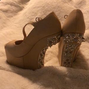 Spike shoes